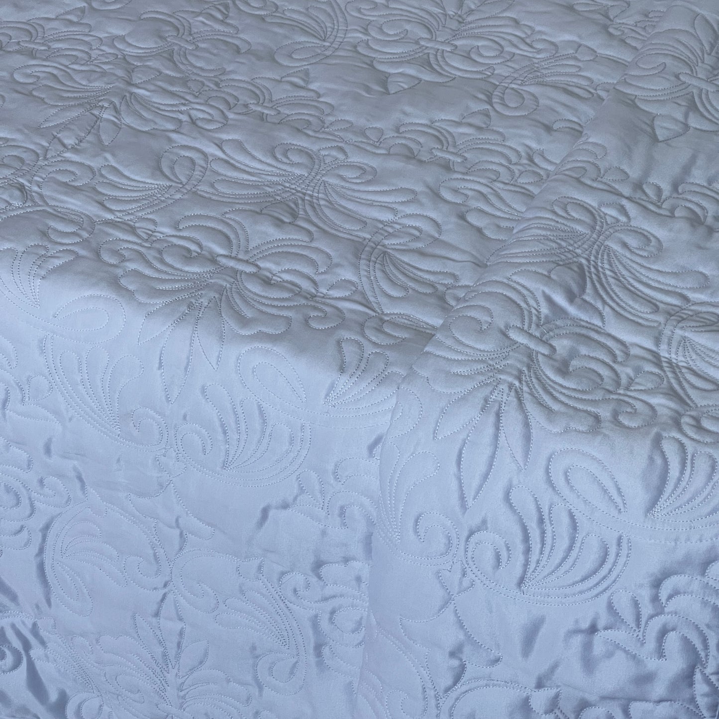 Embroidered Quilt Set