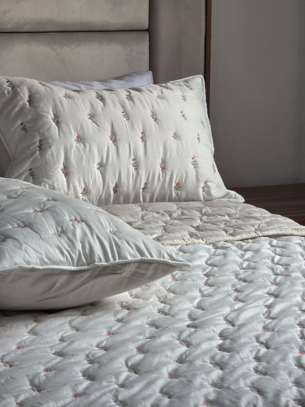 Embroidered Quilt Set