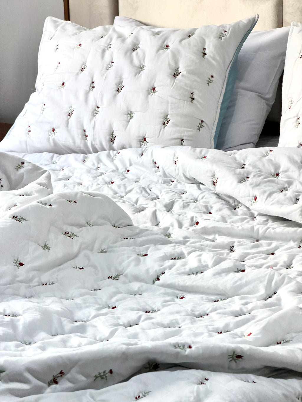 Embroidered Quilt Set