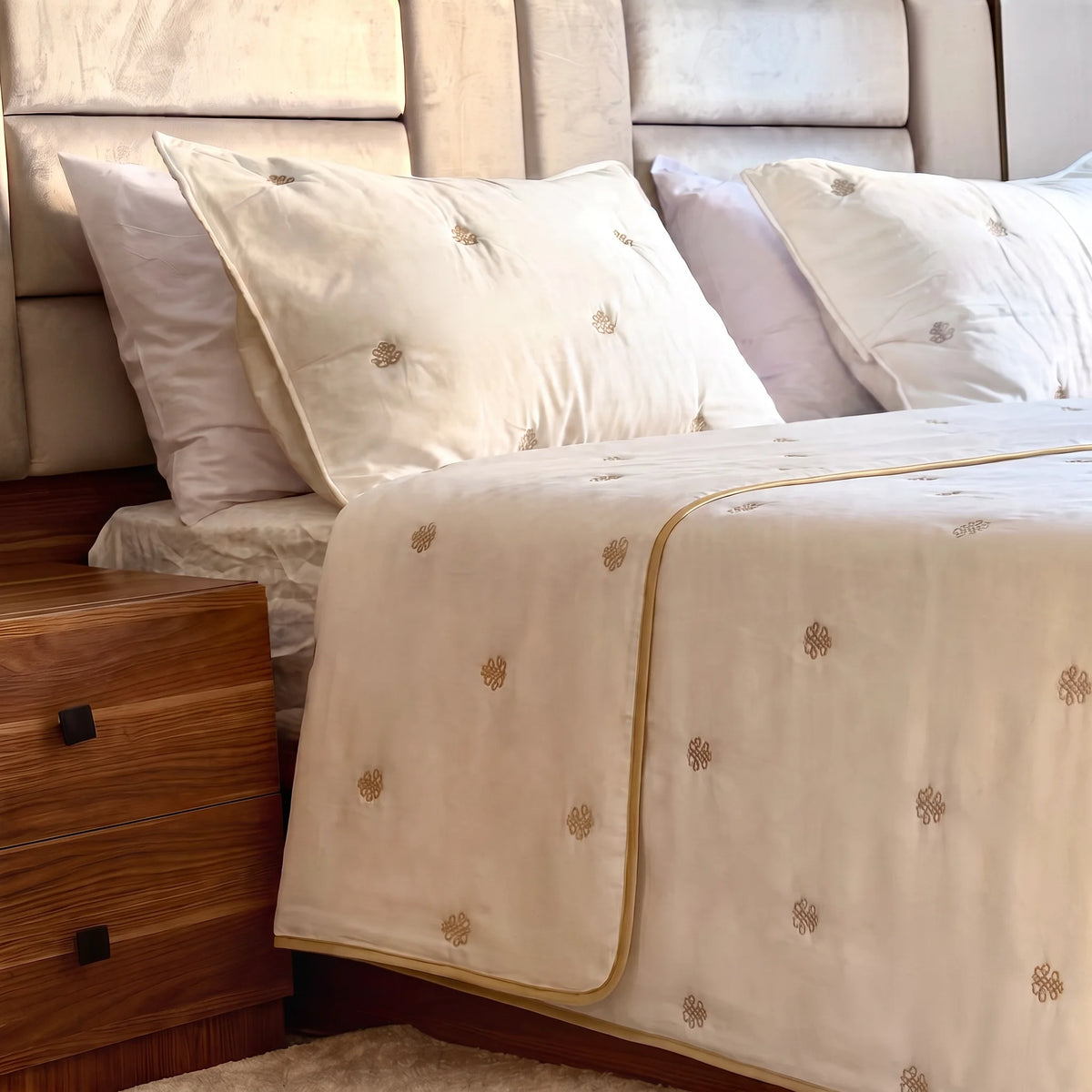 Embroidered Quilt Set