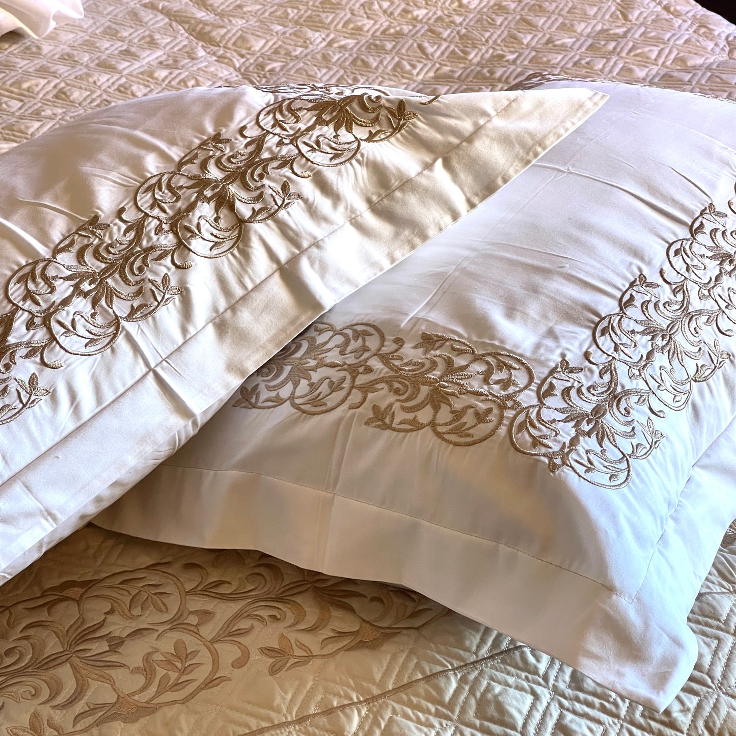 Embroidered Quilt Set