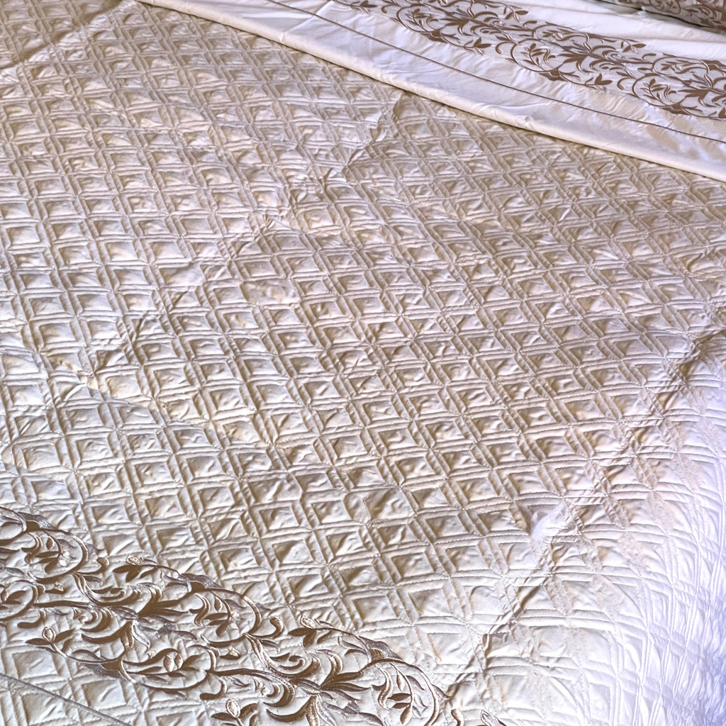 Embroidered Quilt Set