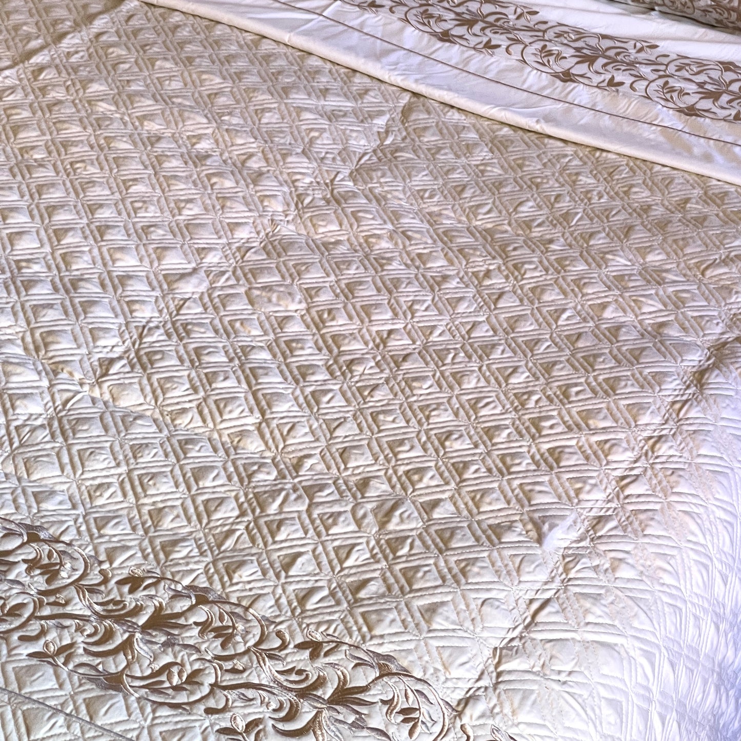 Embroidered Quilt Set