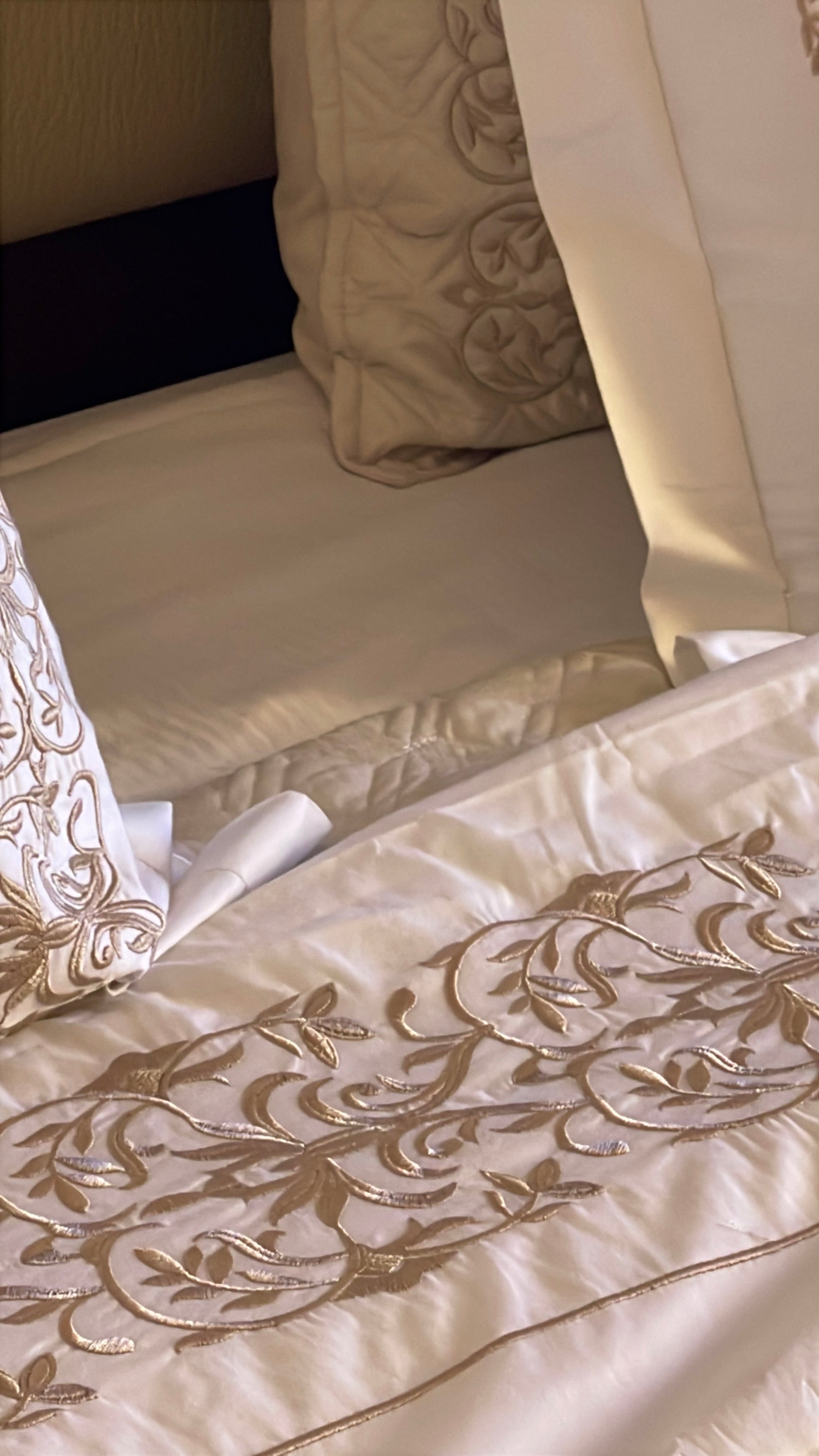 Embroidered Quilt Set