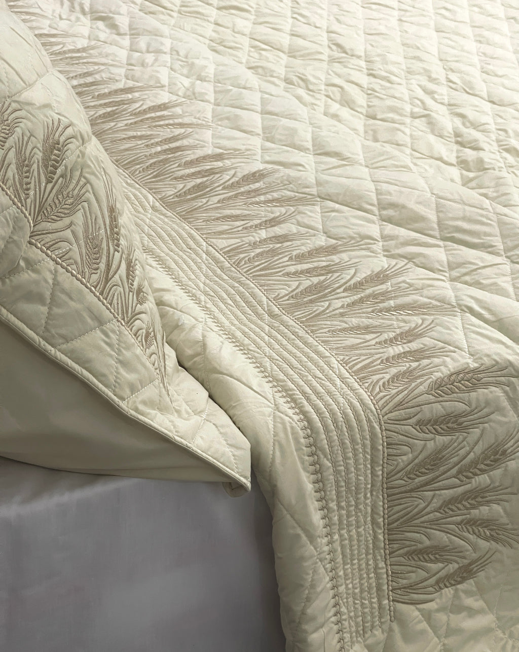 Embroidered Quilt Set