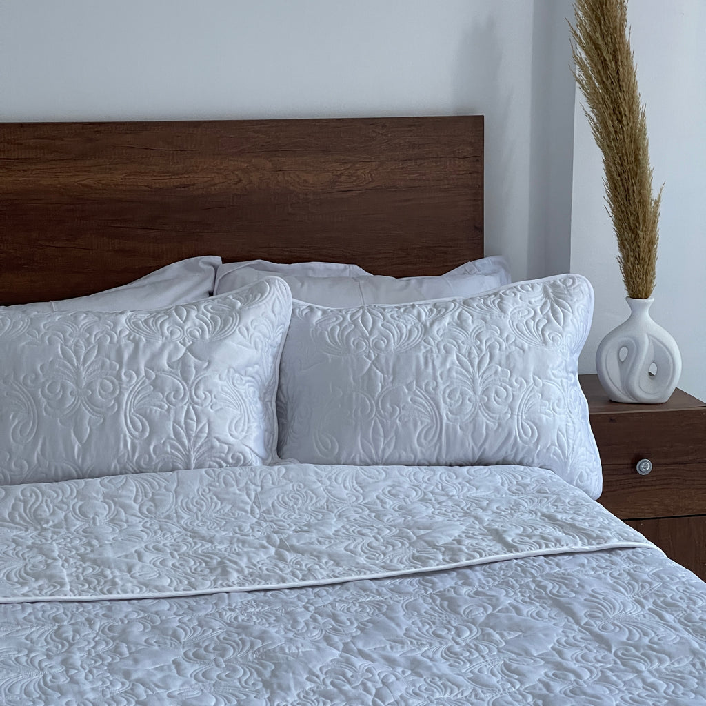 Embroidered Quilt Set