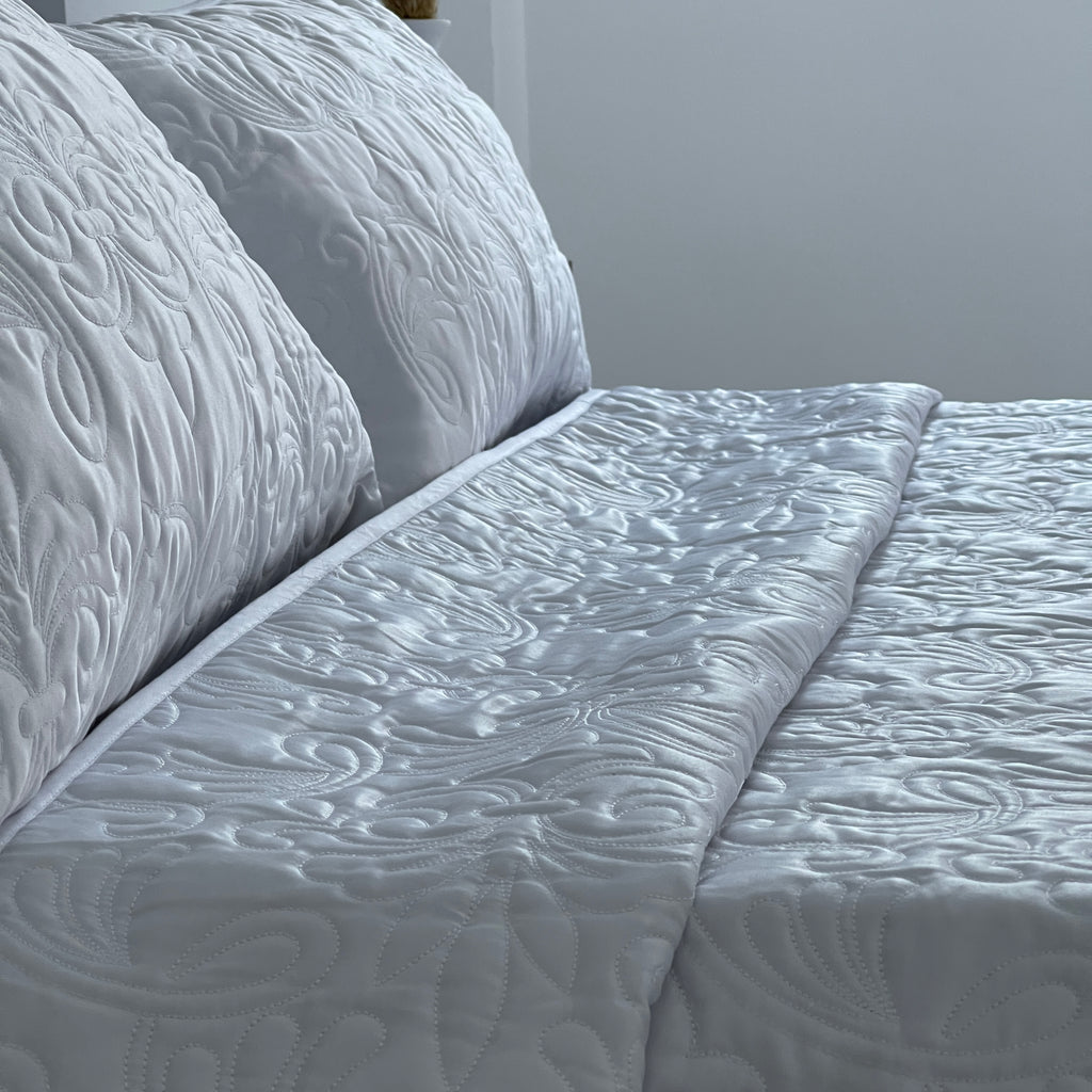 Embroidered Quilt Set