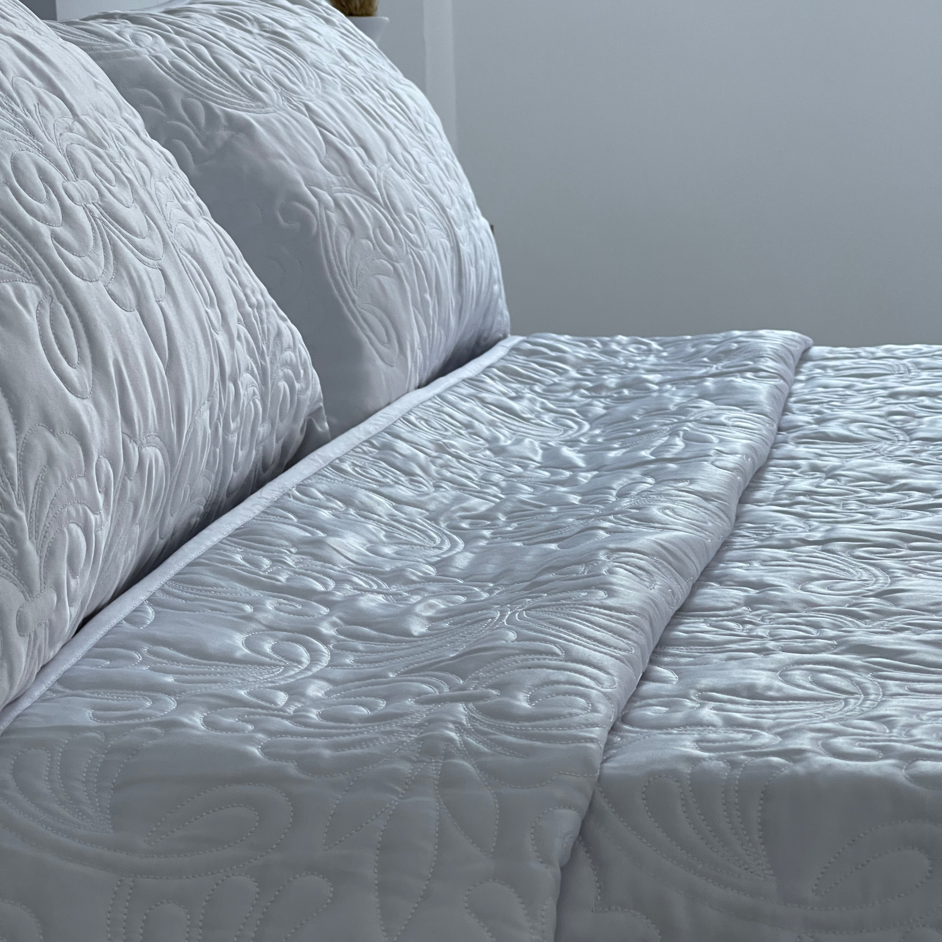 Embroidered Quilt Set