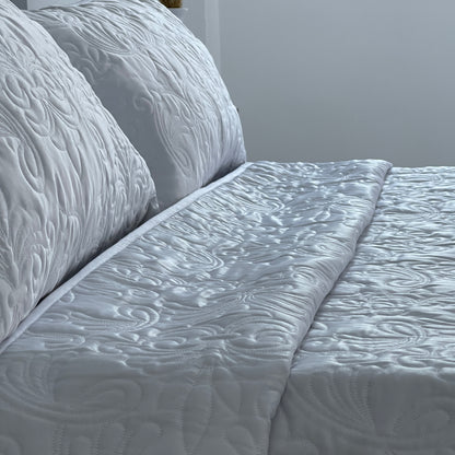 Embroidered Quilt Set