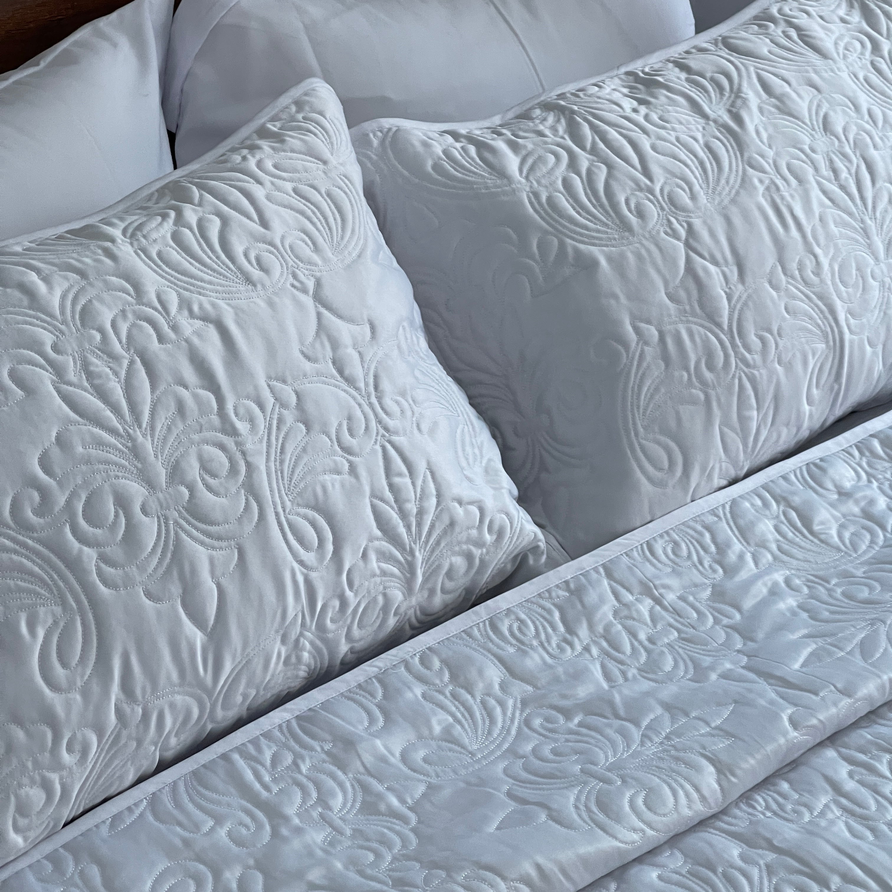 Embroidered Quilt Set