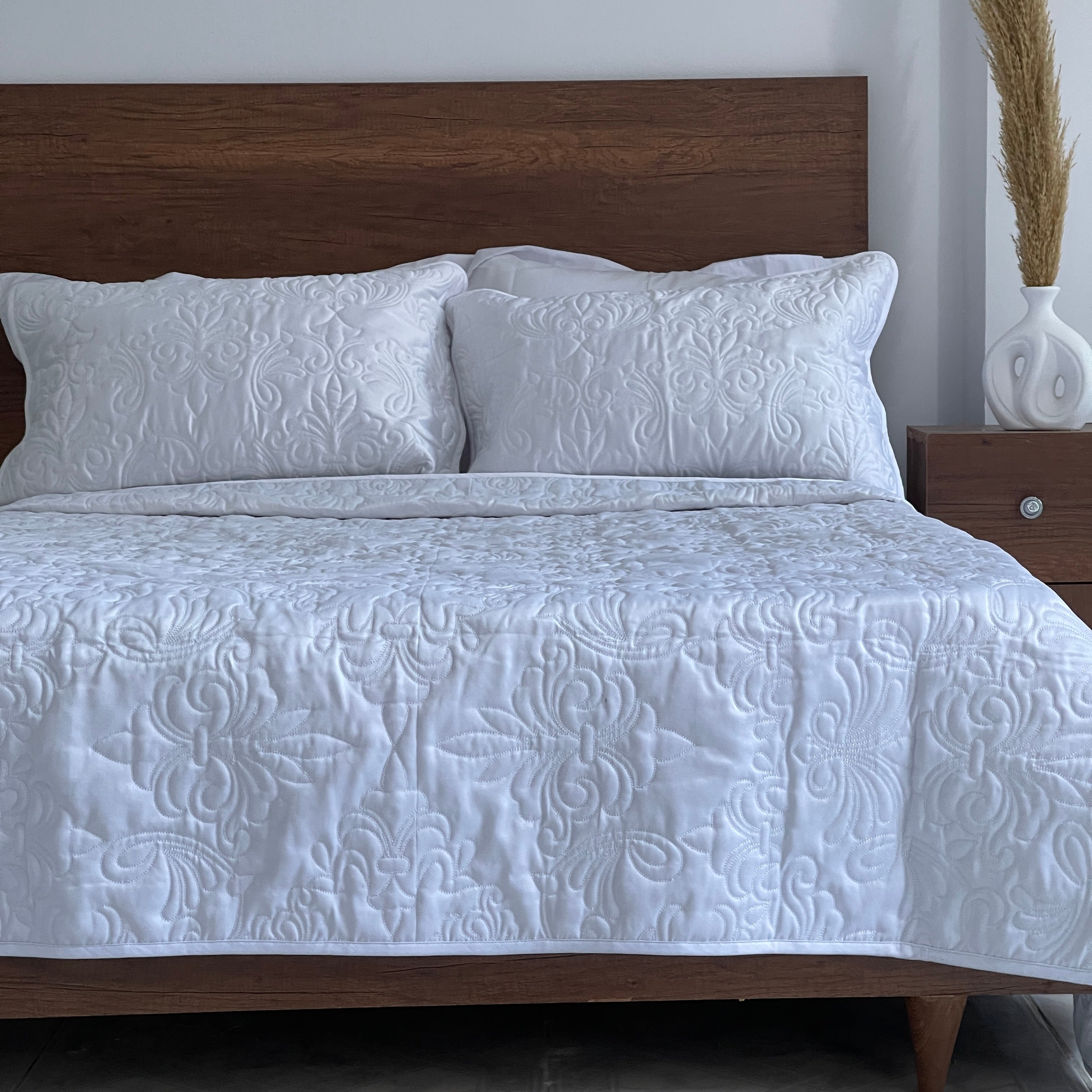 Embroidered Quilt Set