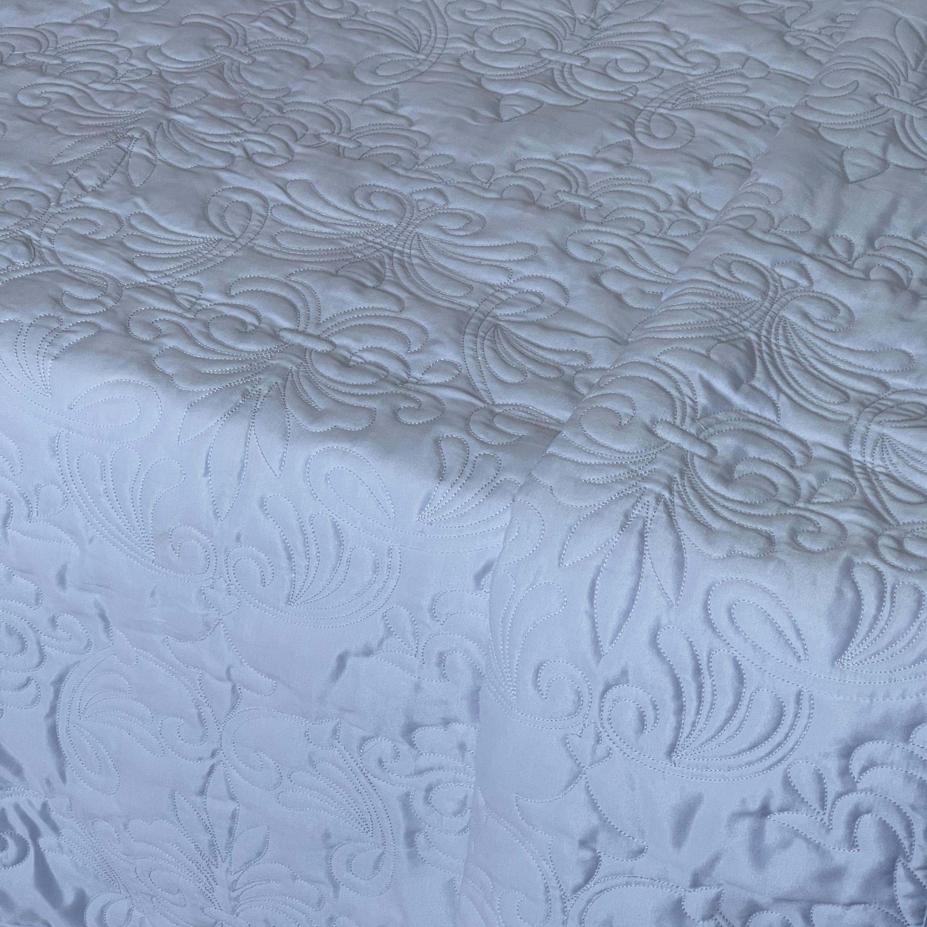 Embroidered Quilt Set