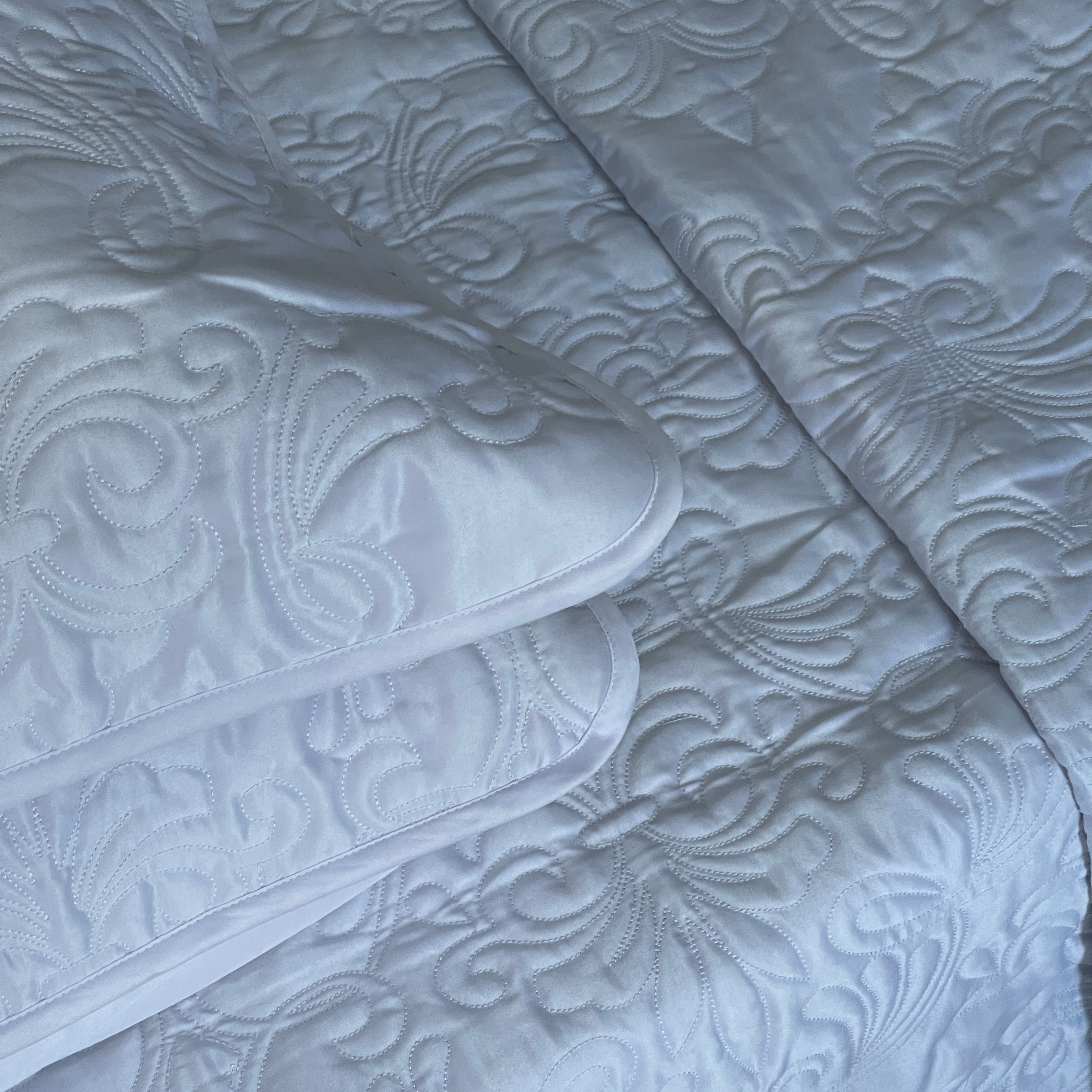 Embroidered Quilt Set