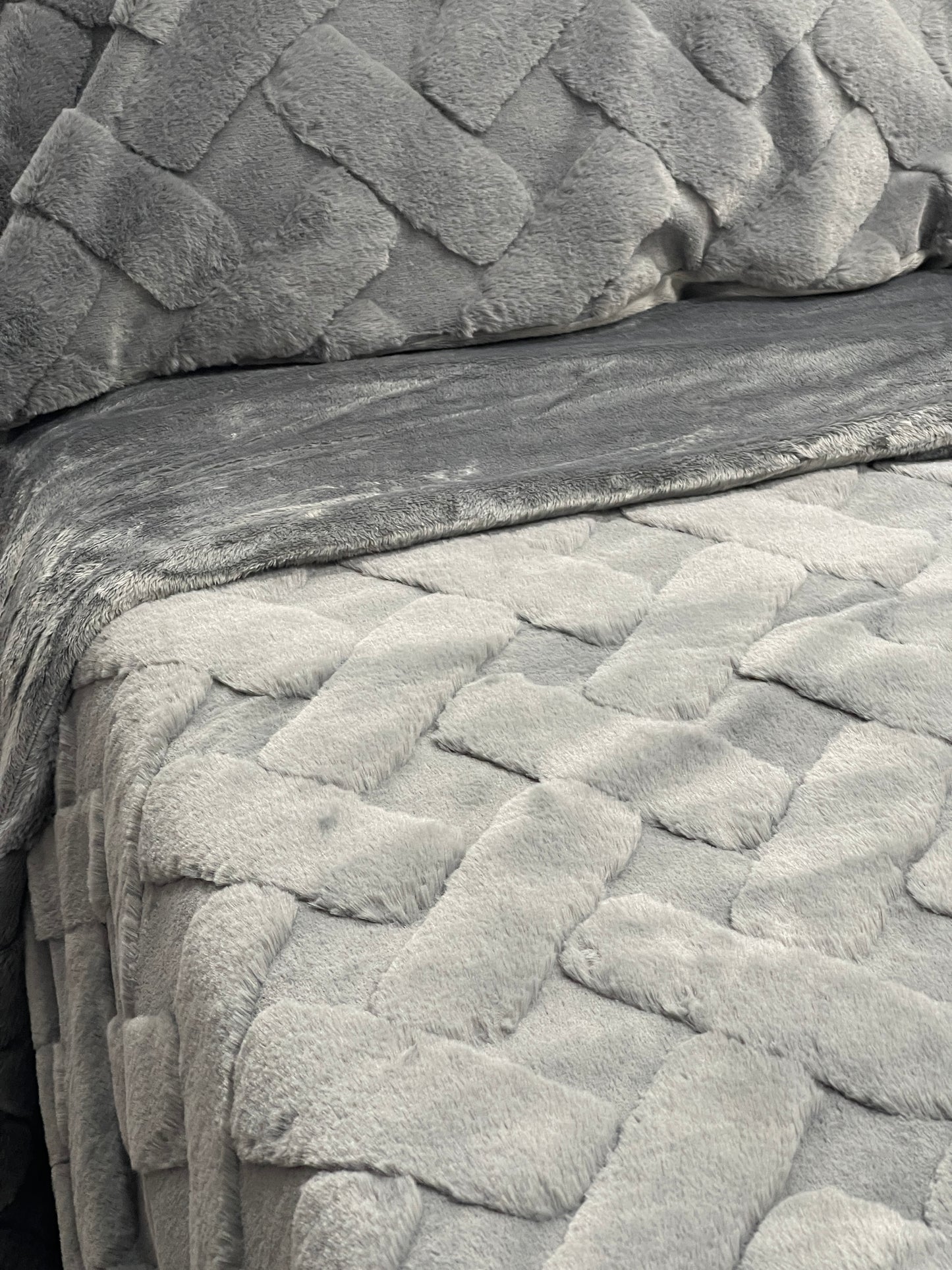 Nordic Frost Faux Fur Bedding Set