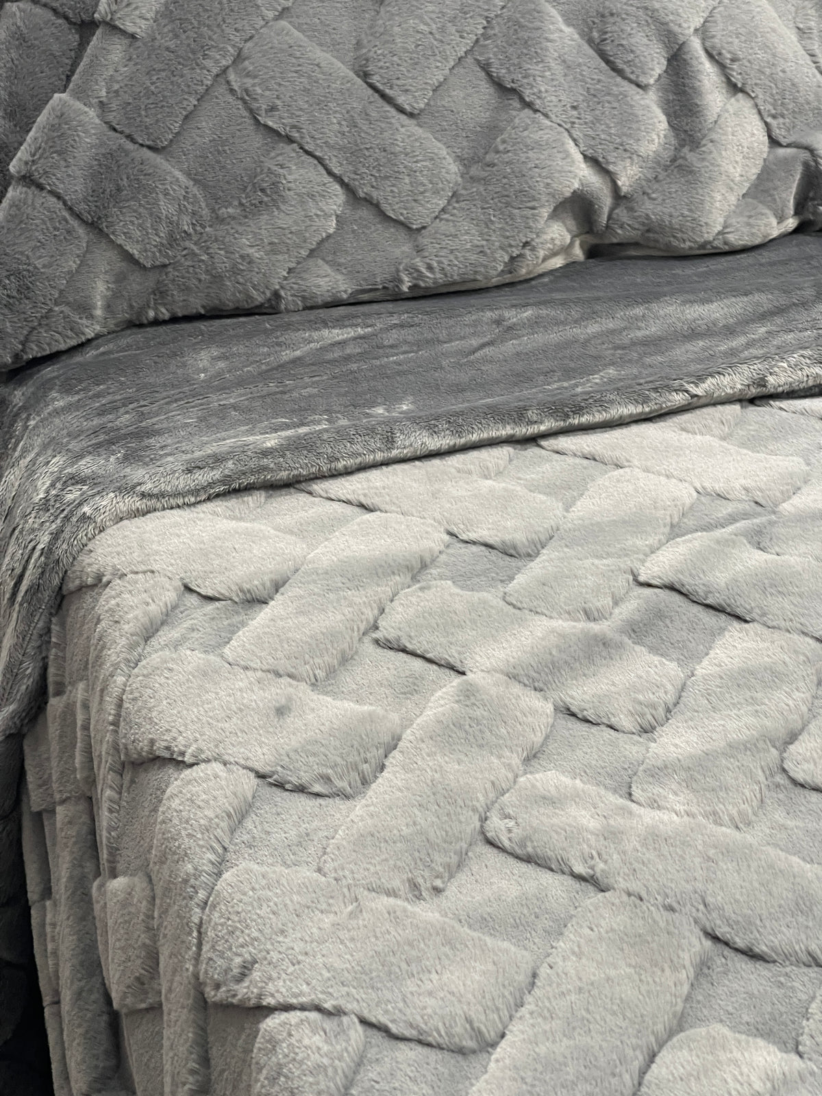Nordic Frost Faux Fur Bedding Set