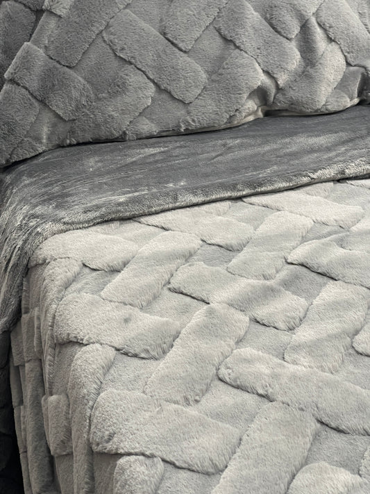 Nordic Frost Faux Fur Bedding Set