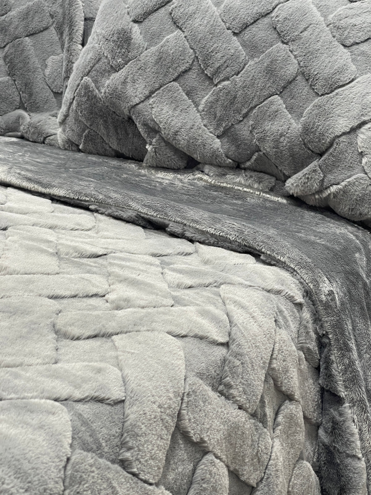 Nordic Frost Faux Fur Bedding Set