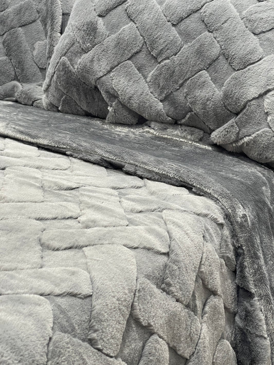 Nordic Frost Faux Fur Bedding Set
