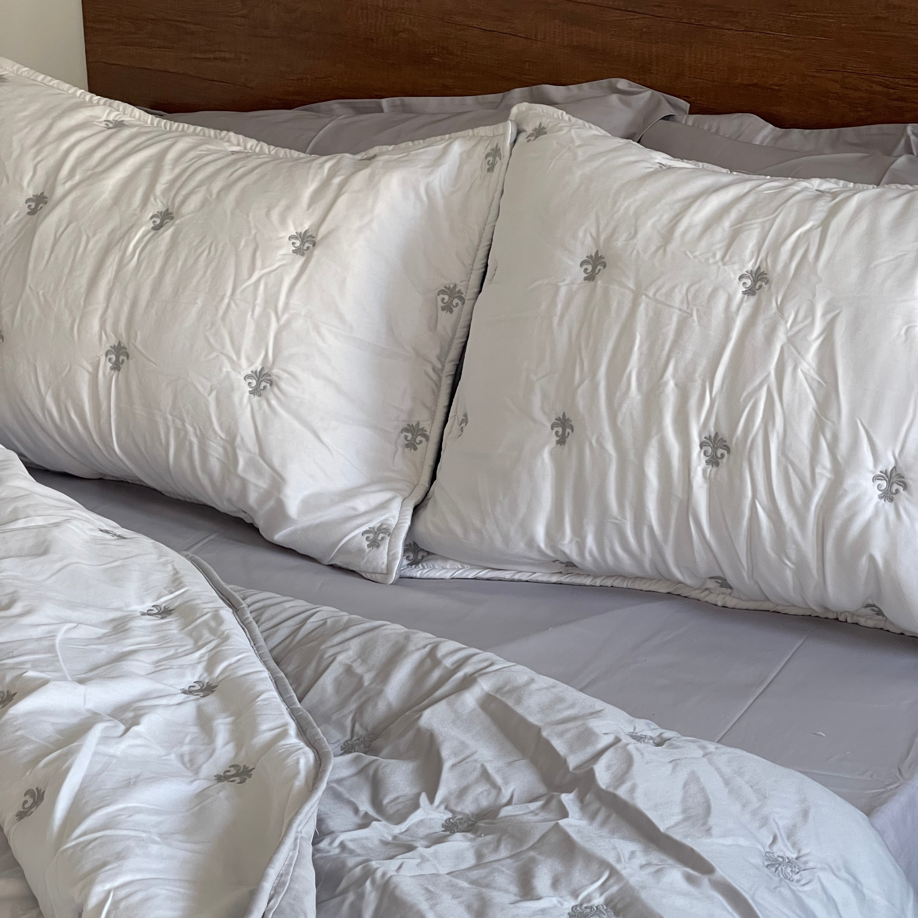 Embroidered Quilt Set