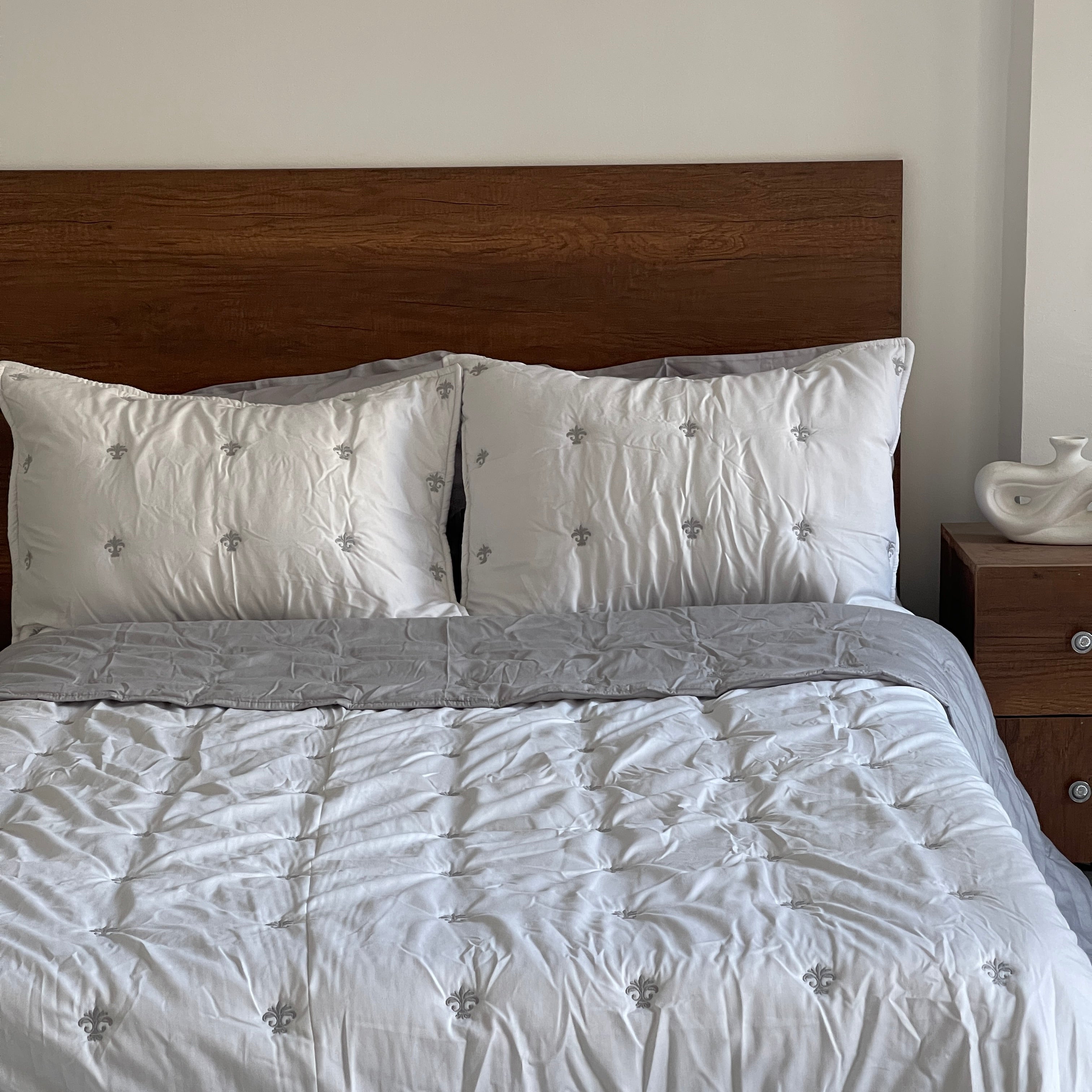 Embroidered Quilt Set