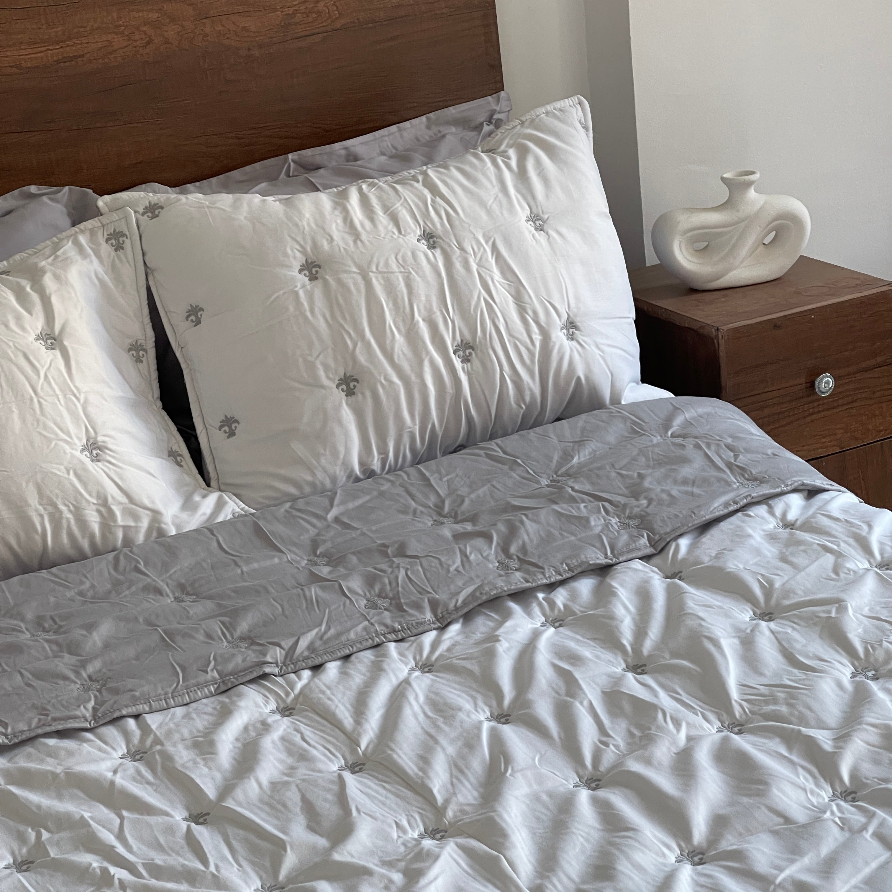 Embroidered Quilt Set