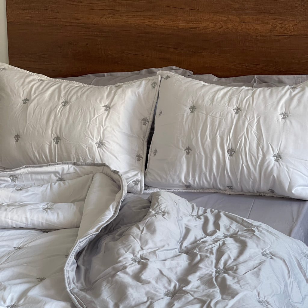 Embroidered Quilt Set