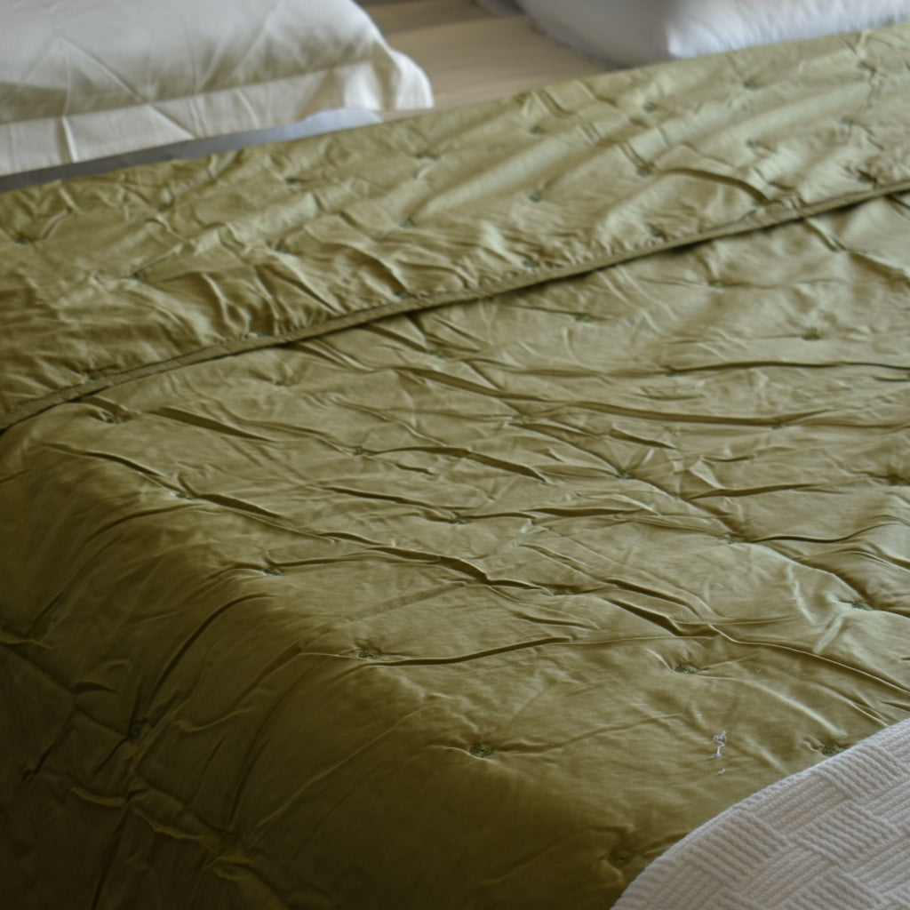 Embroidered Quilt Set